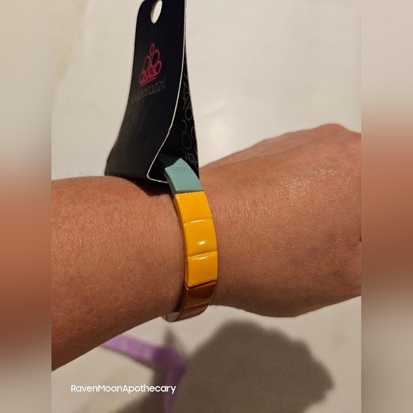 New Cute Paparazzi Bangle - Picture 5 of 6